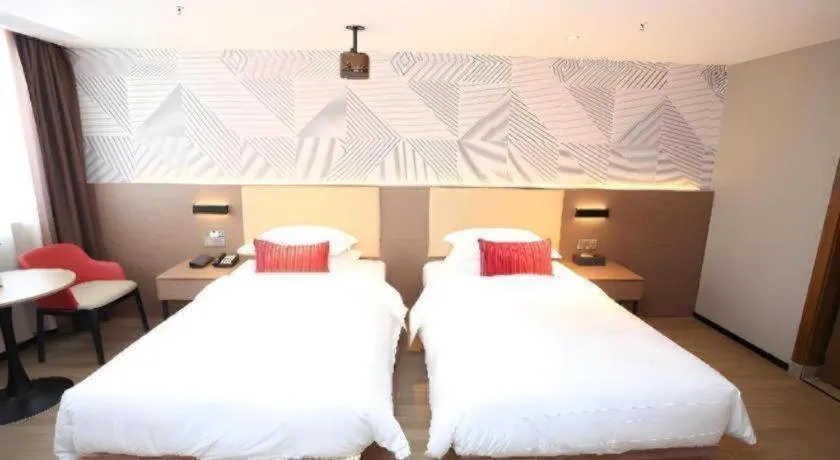 Bed in Borrman Hotel Wuhan Yellow Crane Tower Fuxing Road Metro Station