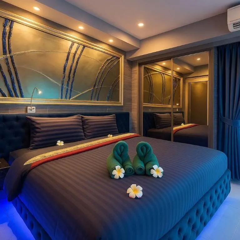 Bed in The Globe Hotel, Bar & Restaurant