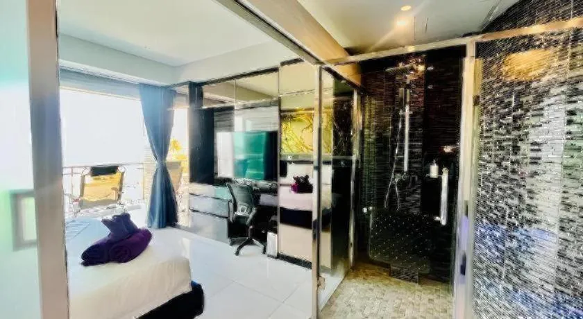 Bed in The Globe Hotel, Bar & Restaurant