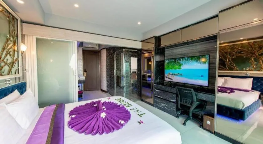 Bed in The Globe Hotel, Bar & Restaurant