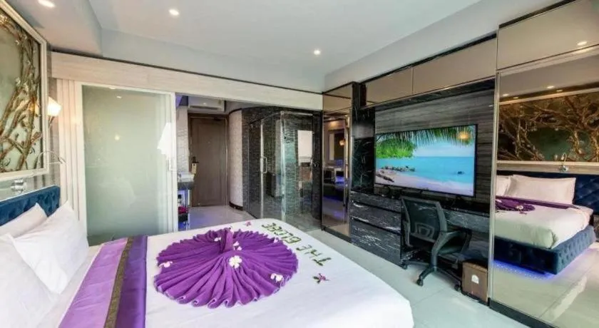 Bed in The Globe Hotel, Bar & Restaurant