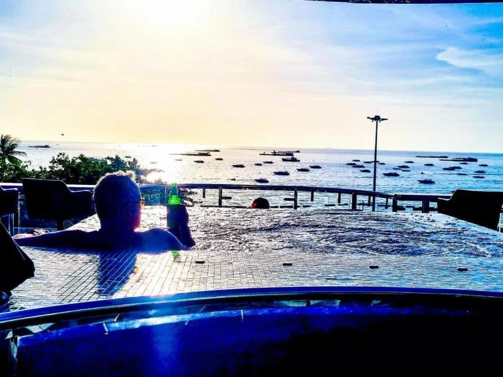 The Globe Hotel, Bar & Restaurant