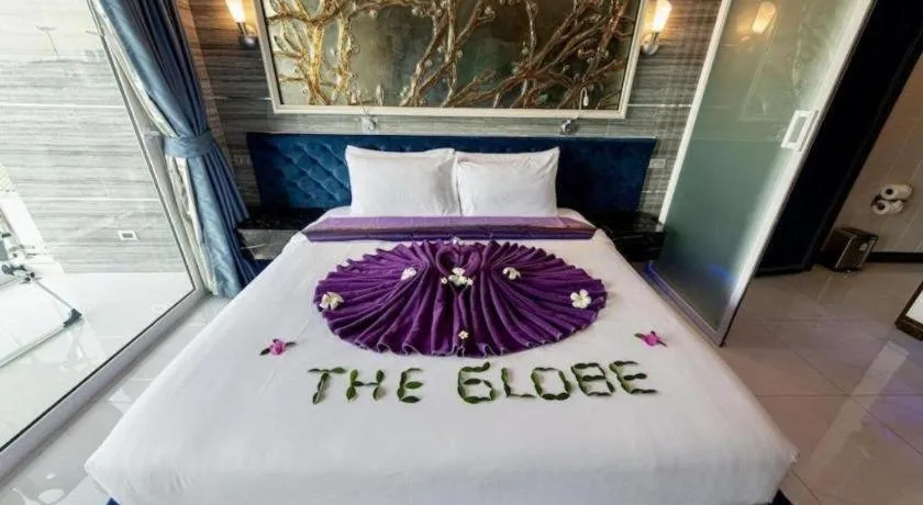 Bed in The Globe Hotel, Bar & Restaurant