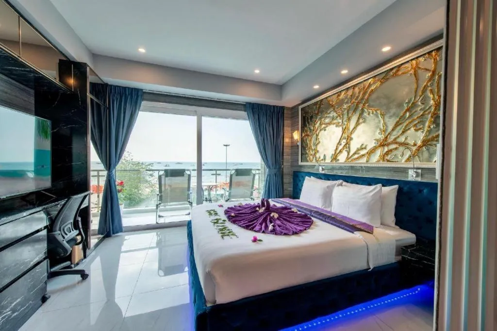 Bed in The Globe Hotel, Bar & Restaurant