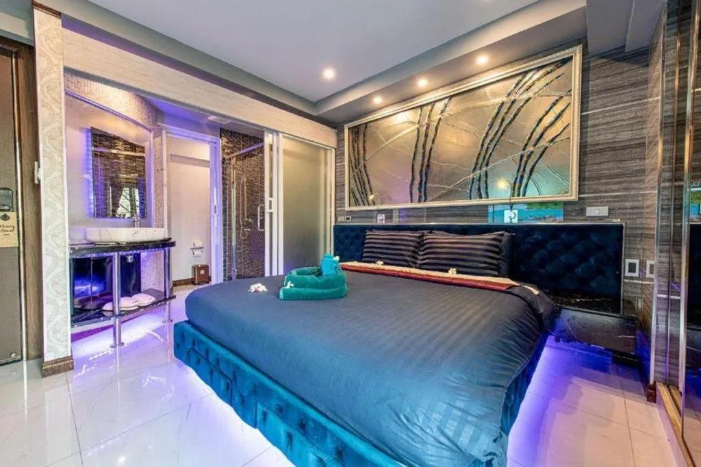 Bed in The Globe Hotel, Bar & Restaurant