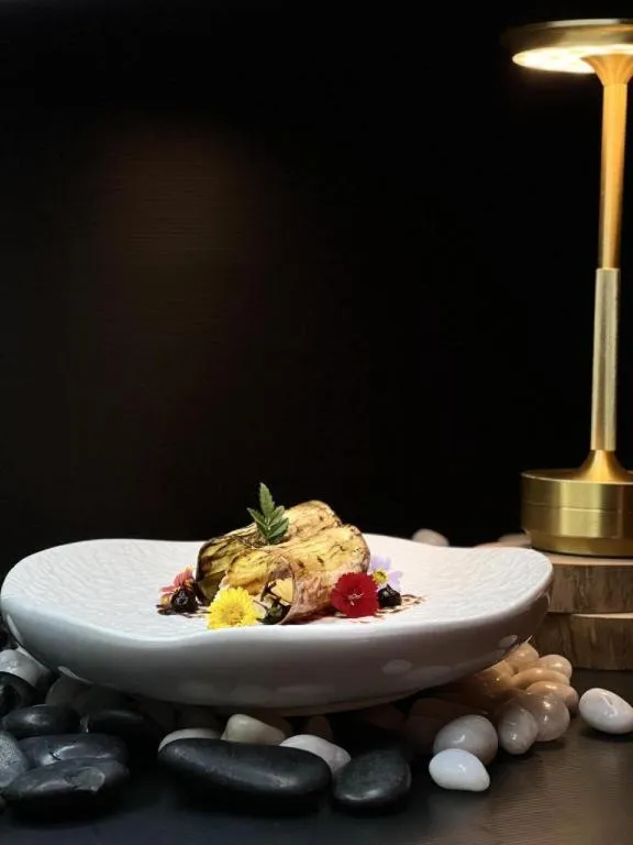 The Globe Hotel, Bar & Restaurant