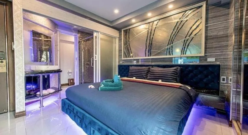 Bed in The Globe Hotel, Bar & Restaurant