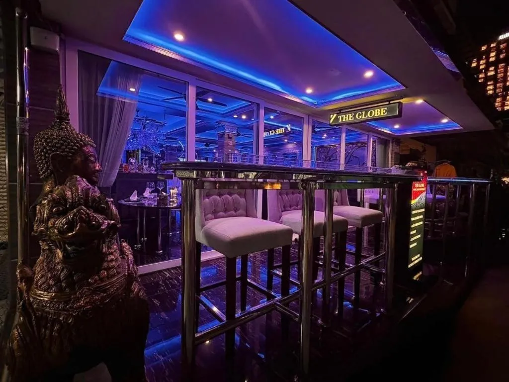 The Globe Hotel, Bar & Restaurant