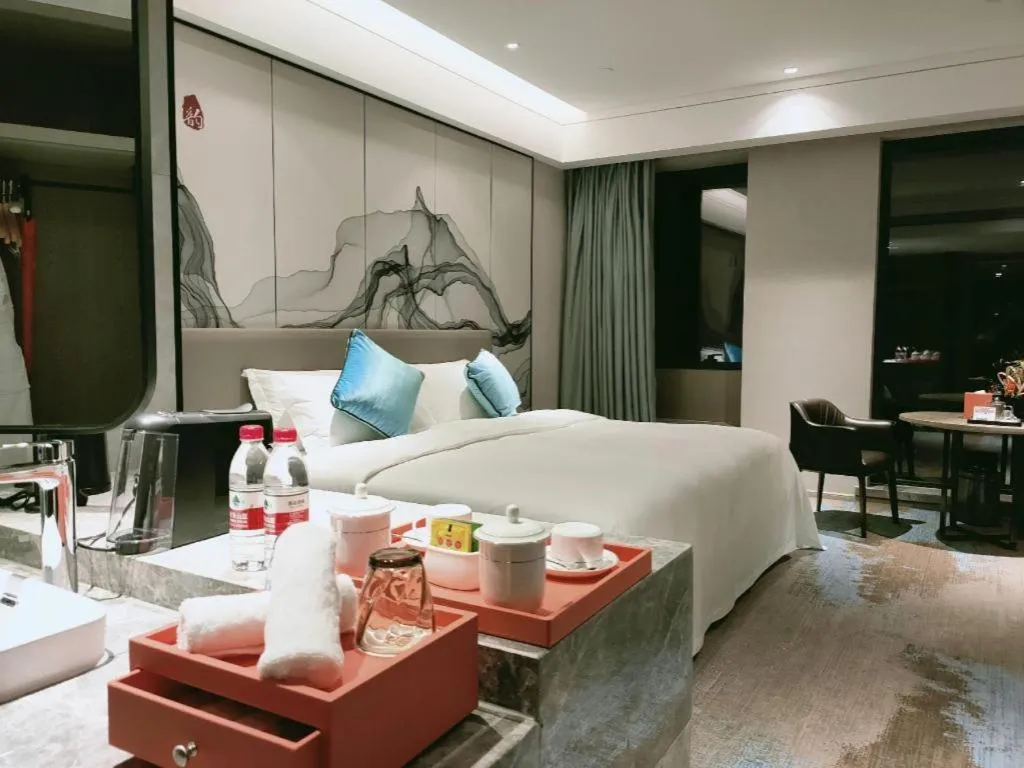 Yinhu Junyi Hotel（Wildlife Park）