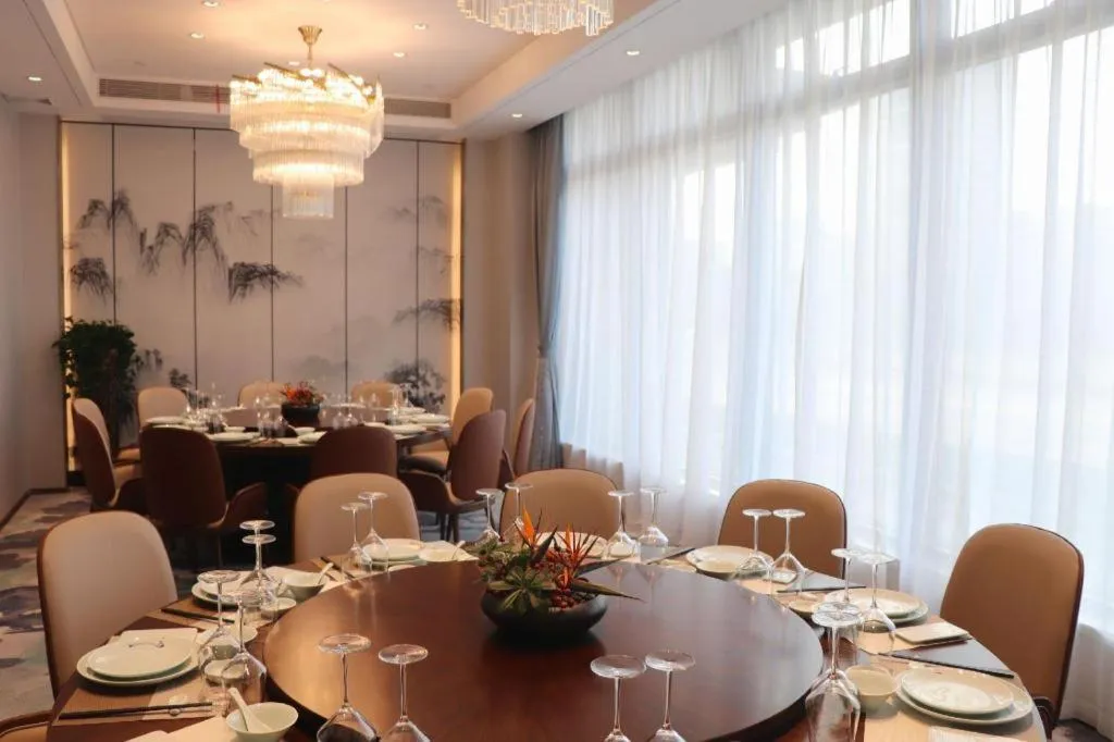 Yinhu Junyi Hotel（Wildlife Park）