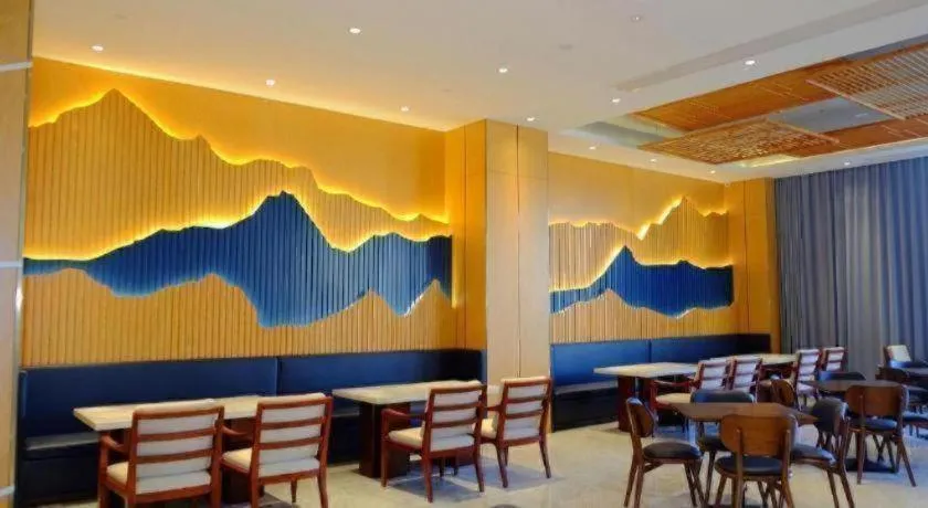 Yinhu Junyi Hotel（Wildlife Park）