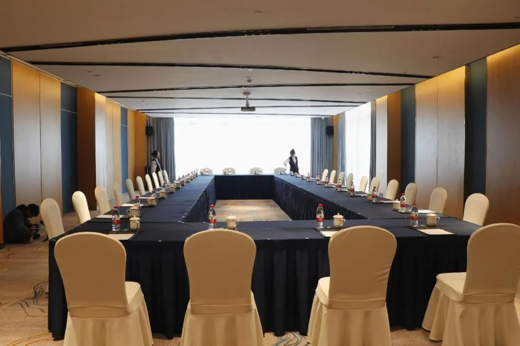 Yinhu Junyi Hotel（Wildlife Park）