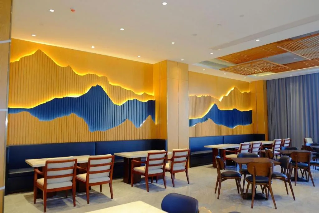 Yinhu Junyi Hotel（Wildlife Park）