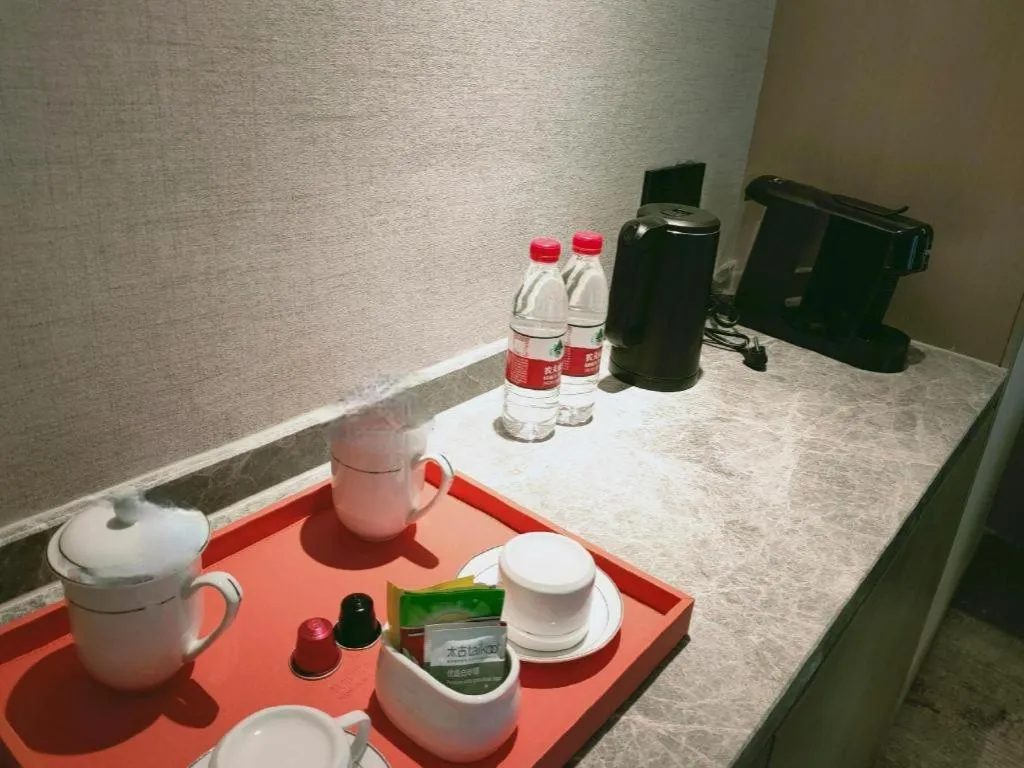 Yinhu Junyi Hotel（Wildlife Park）