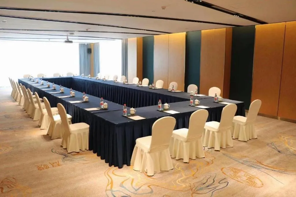 Yinhu Junyi Hotel（Wildlife Park）