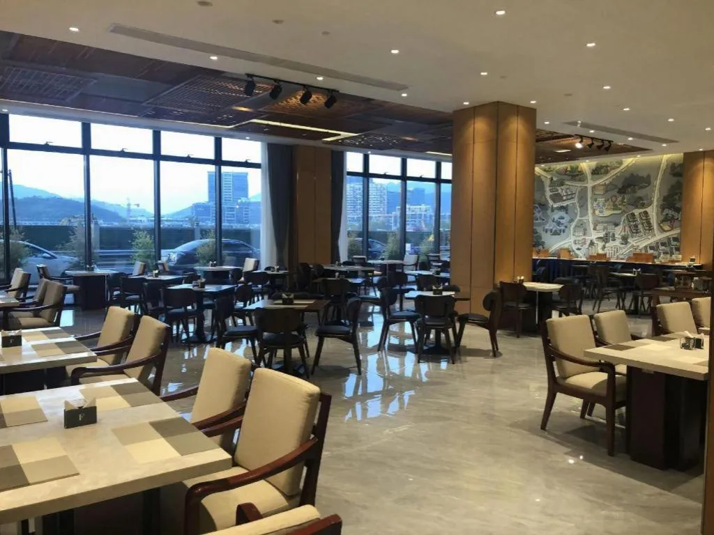 Yinhu Junyi Hotel（Wildlife Park）