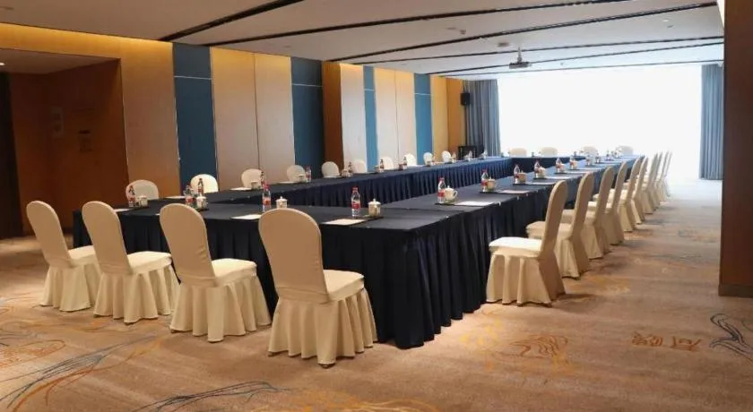 Yinhu Junyi Hotel（Wildlife Park）