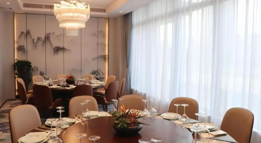 Yinhu Junyi Hotel（Wildlife Park）