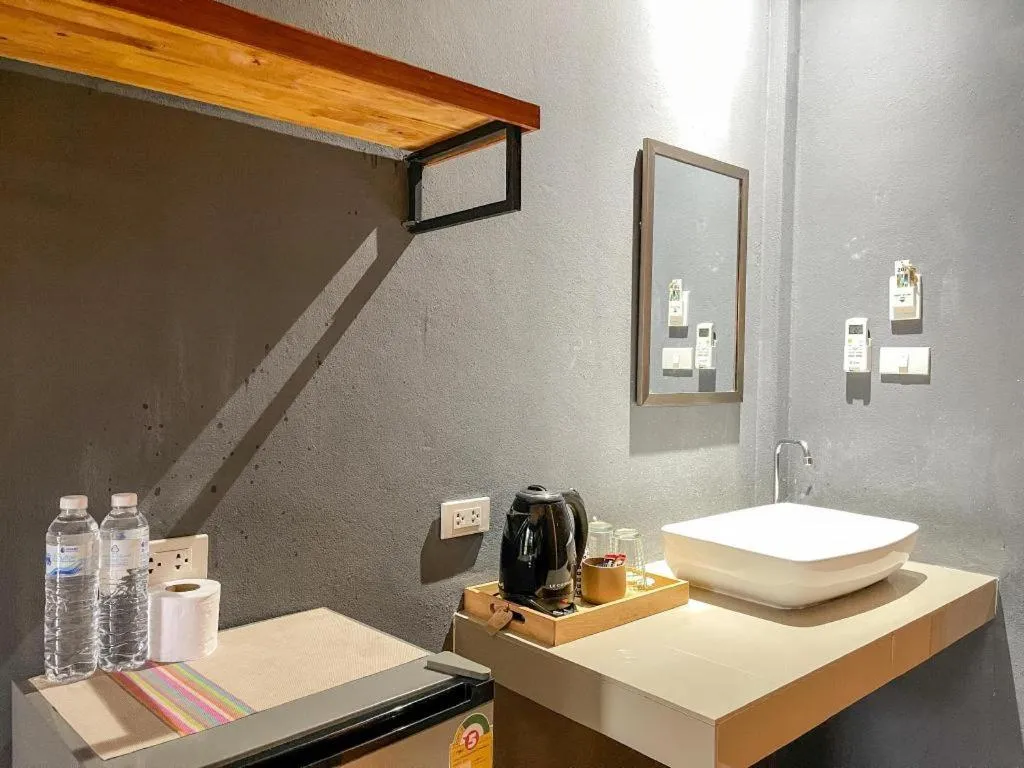 Warehouse18 Pool Cafe Resort