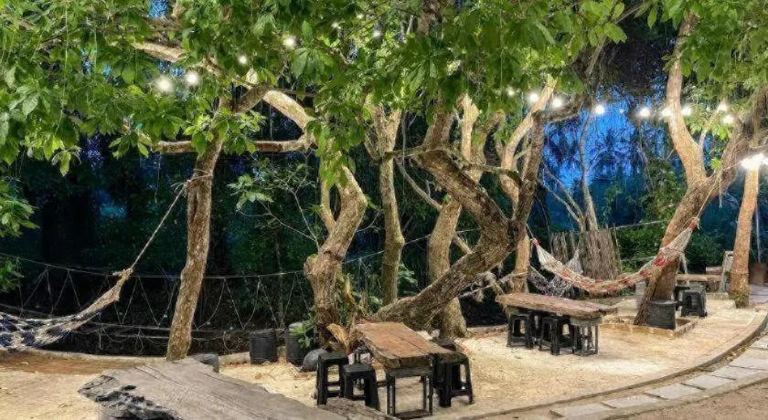 Warehouse18 Pool Cafe Resort