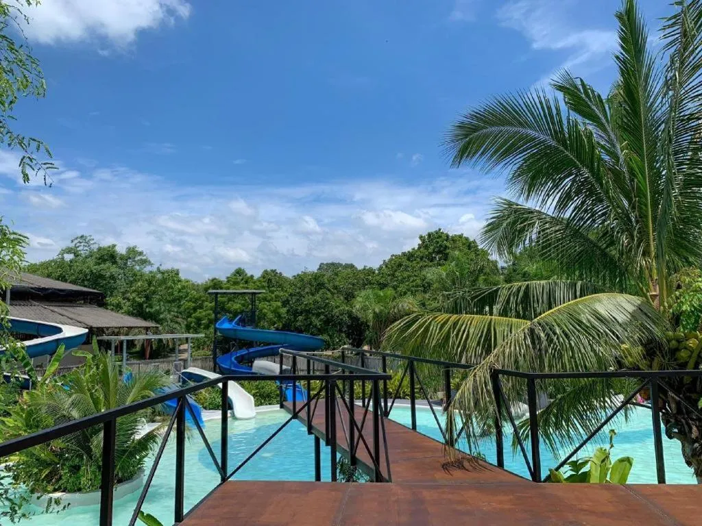 Warehouse18 Pool Cafe Resort