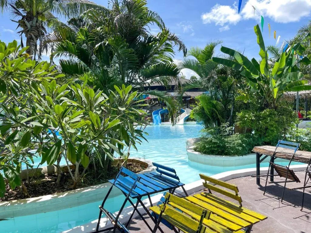 Warehouse18 Pool Cafe Resort