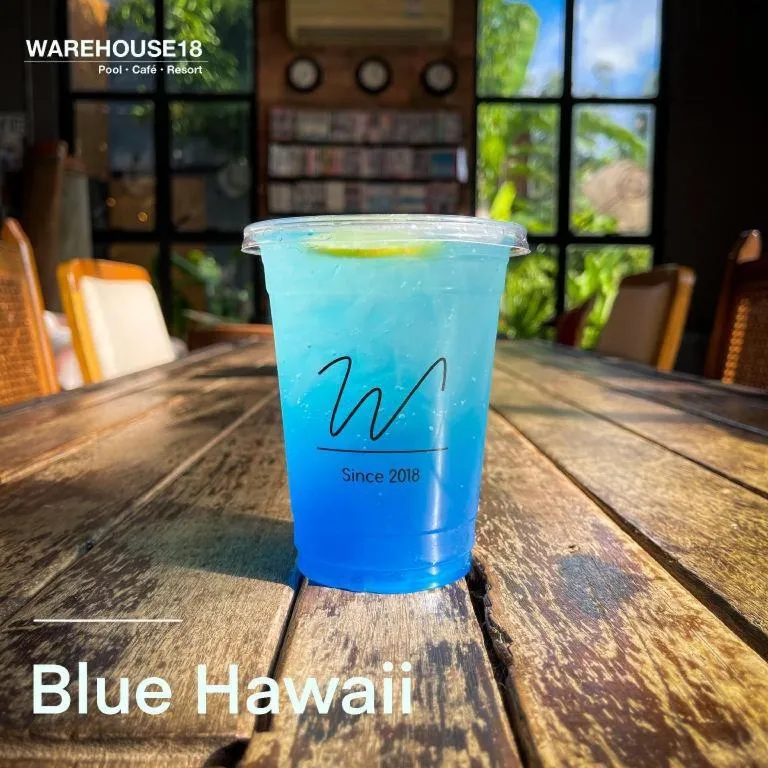 Warehouse18 Pool Cafe Resort