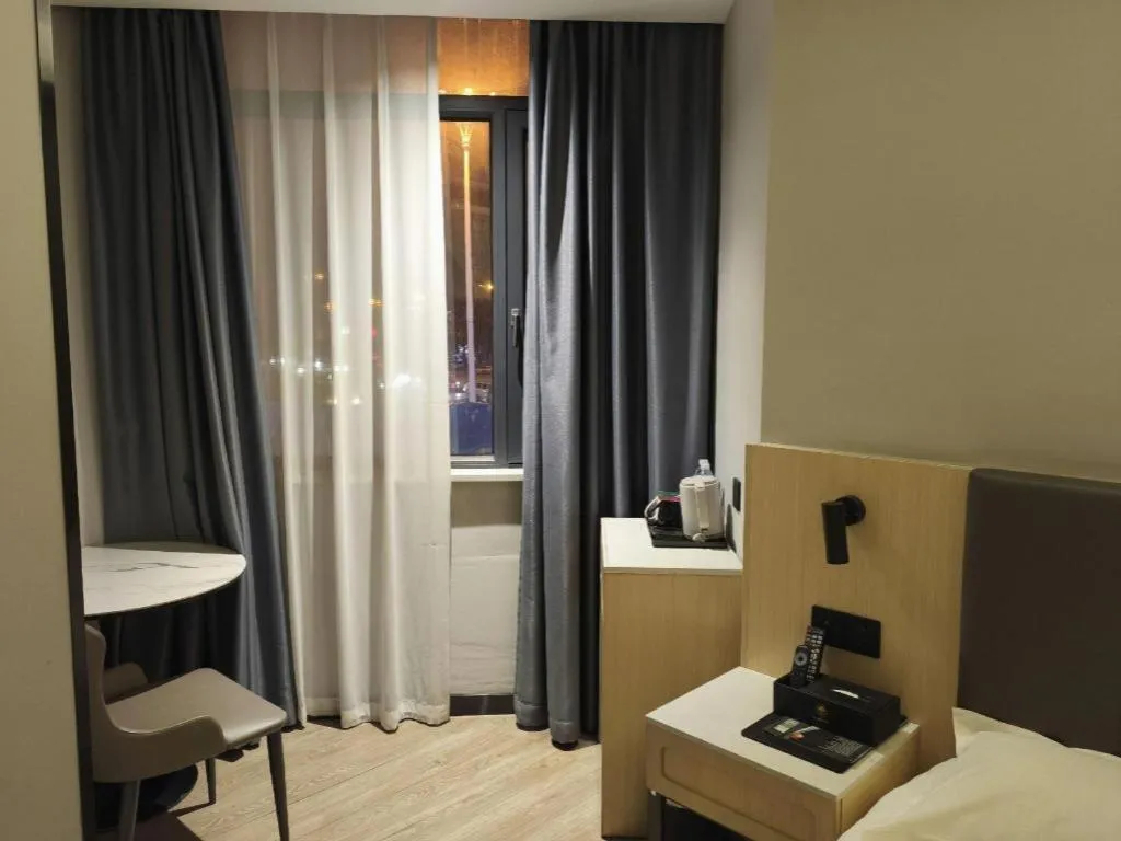 GreenTree Inn Express Fuyang University Town West High-Speed Railway Station