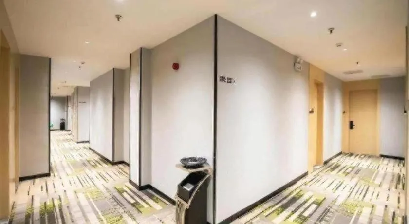 GreenTree Inn Express Fuyang University Town West High-Speed Railway Station