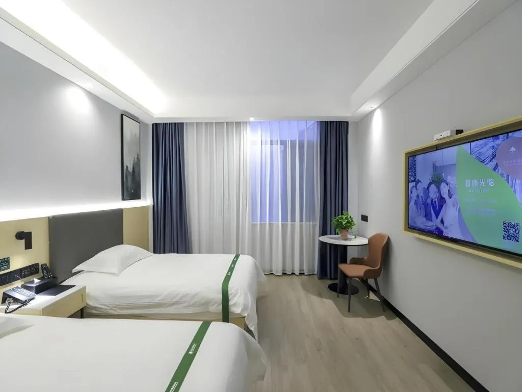 Bed in GreenTree Inn Express Fuyang University Town West High-Speed Railway Station