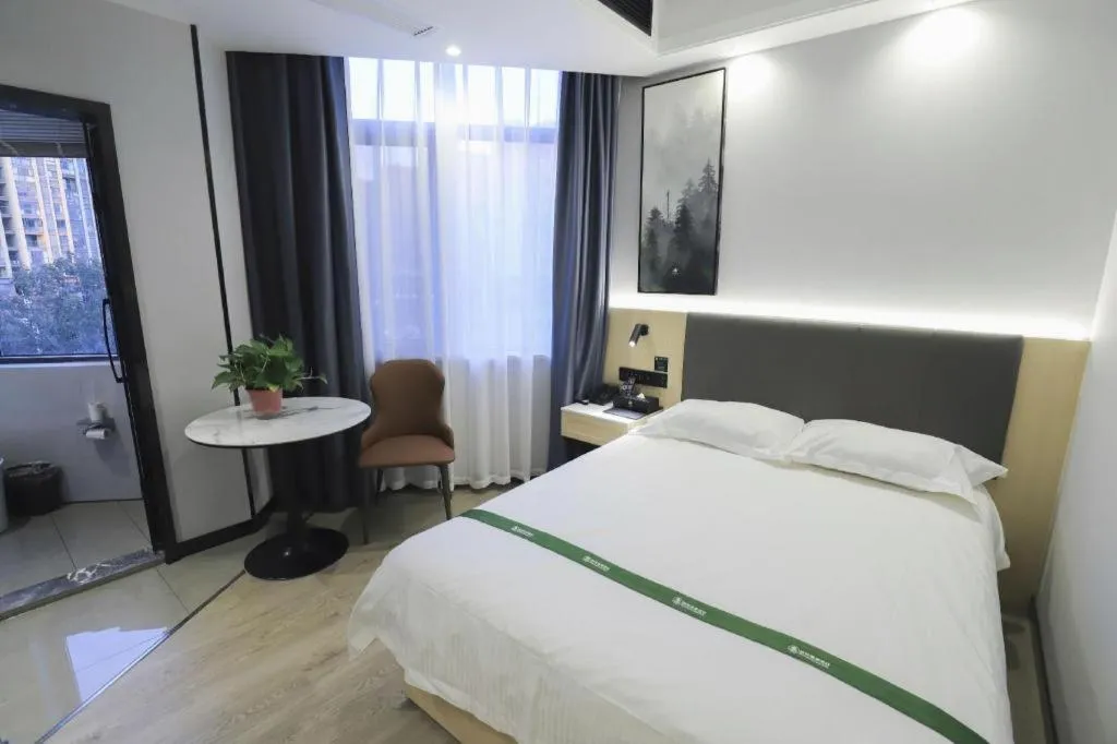 Bed in GreenTree Inn Express Fuyang University Town West High-Speed Railway Station