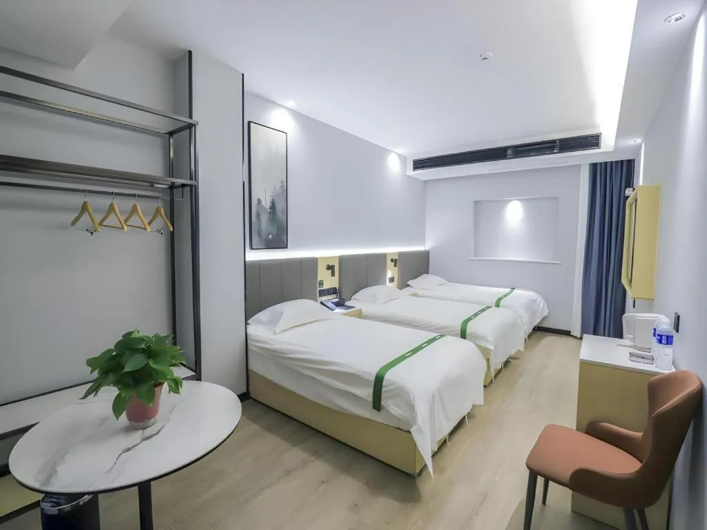 Bed in GreenTree Inn Express Fuyang University Town West High-Speed Railway Station