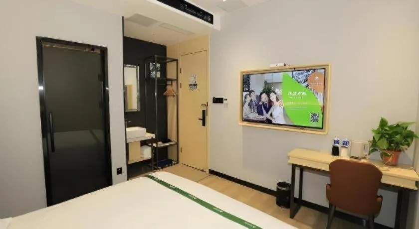 Bed in GreenTree Inn Express Fuyang University Town West High-Speed Railway Station