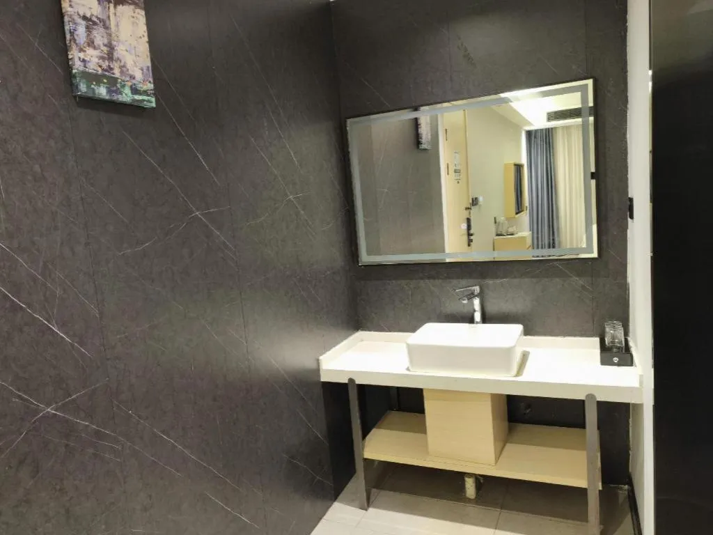 GreenTree Inn Express Fuyang University Town West High-Speed Railway Station