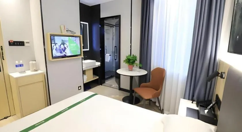 Bed in GreenTree Inn Express Fuyang University Town West High-Speed Railway Station