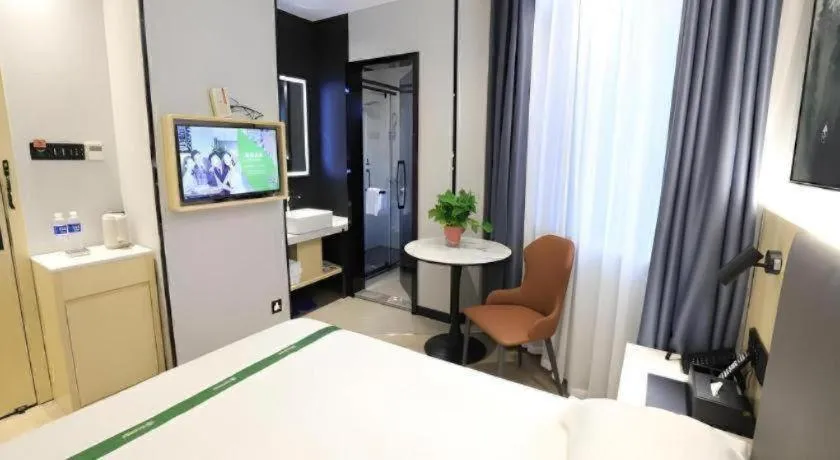 Bed in GreenTree Inn Express Fuyang University Town West High-Speed Railway Station