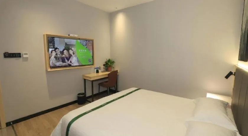 Bed in GreenTree Inn Express Fuyang University Town West High-Speed Railway Station