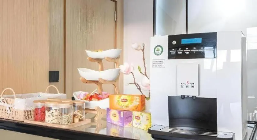 GreenTree Inn Express Qingdao Jiaodong International Airport