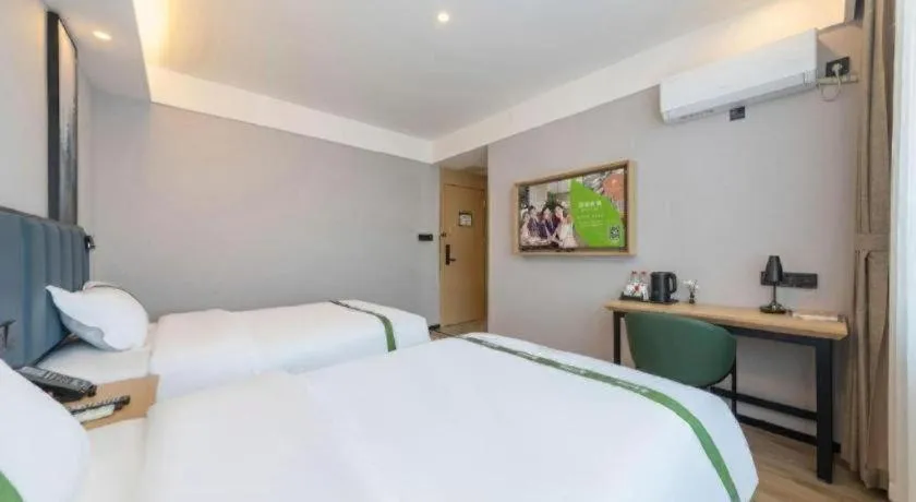 Bed in GreenTree Inn Express Qingdao Jiaodong International Airport