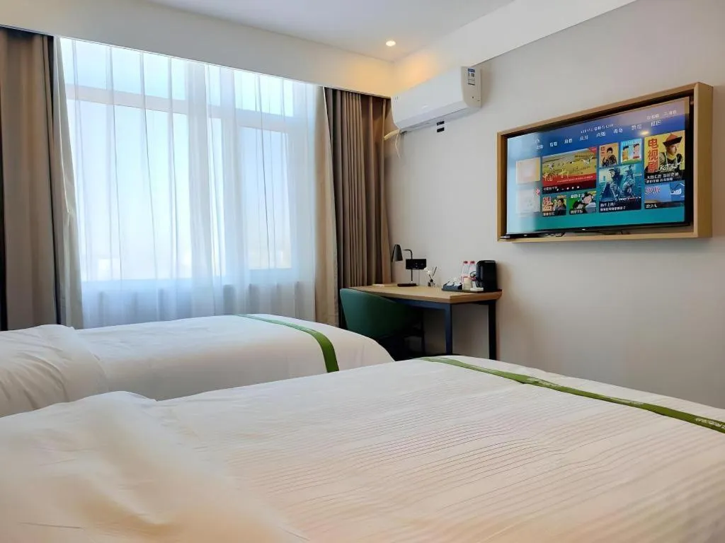 Bed in GreenTree Inn Express Qingdao Jiaodong International Airport