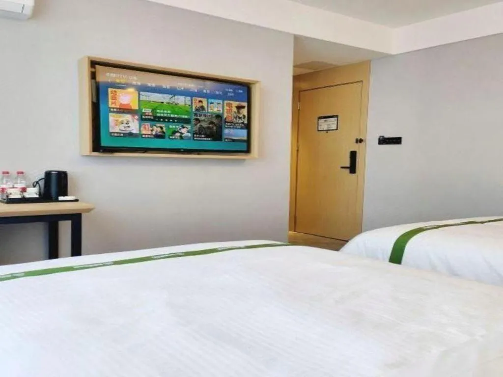 Bed in GreenTree Inn Express Qingdao Jiaodong International Airport