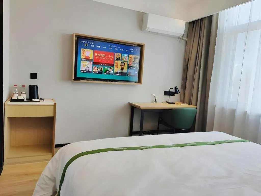 Bed in GreenTree Inn Express Qingdao Jiaodong International Airport