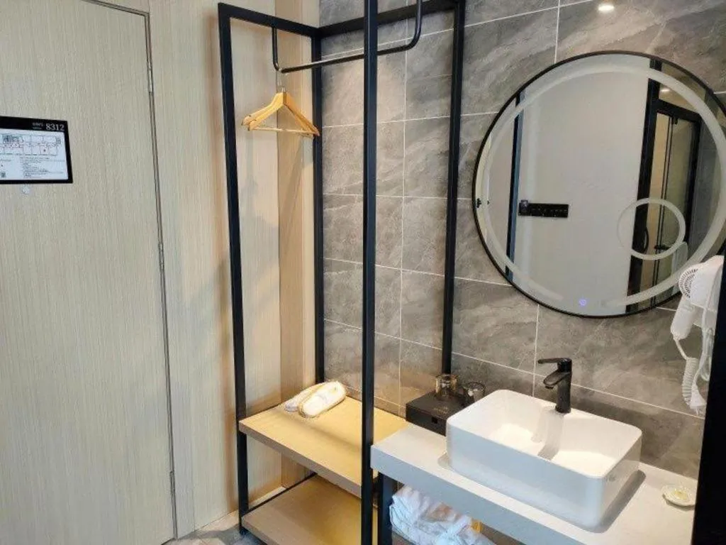 GreenTree Inn Express Qingdao Jiaodong International Airport