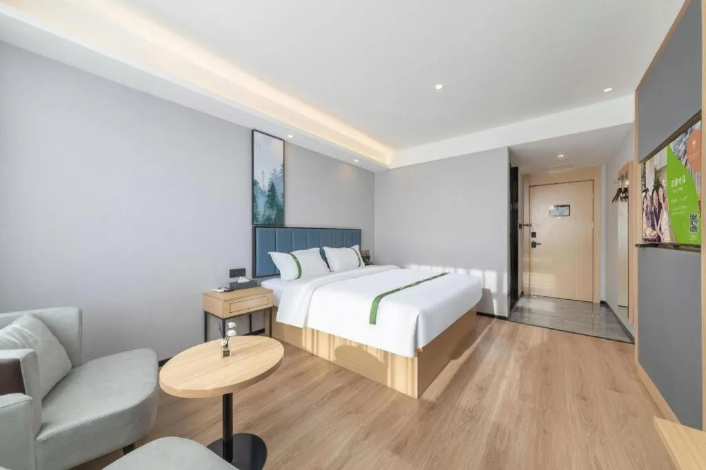 Bed in GreenTree Inn Express Qingdao Jiaodong International Airport