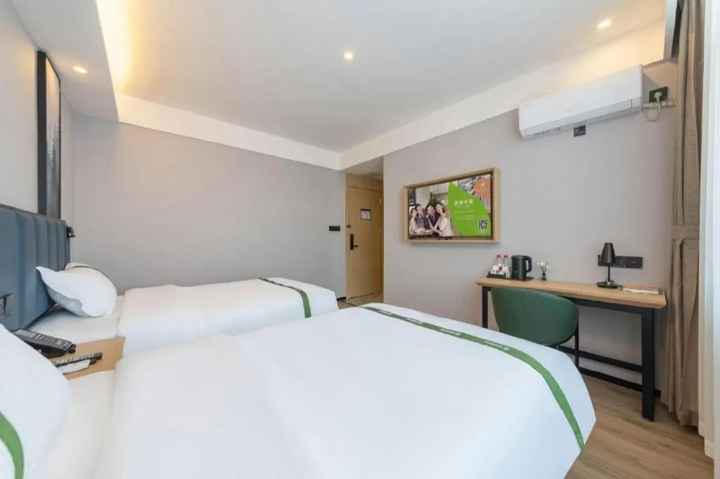 Bed in GreenTree Inn Express Qingdao Jiaodong International Airport