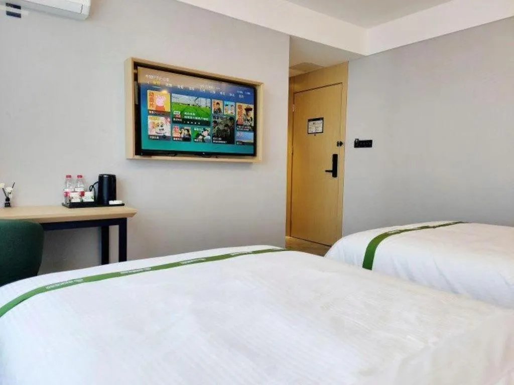 Bed in GreenTree Inn Express Qingdao Jiaodong International Airport