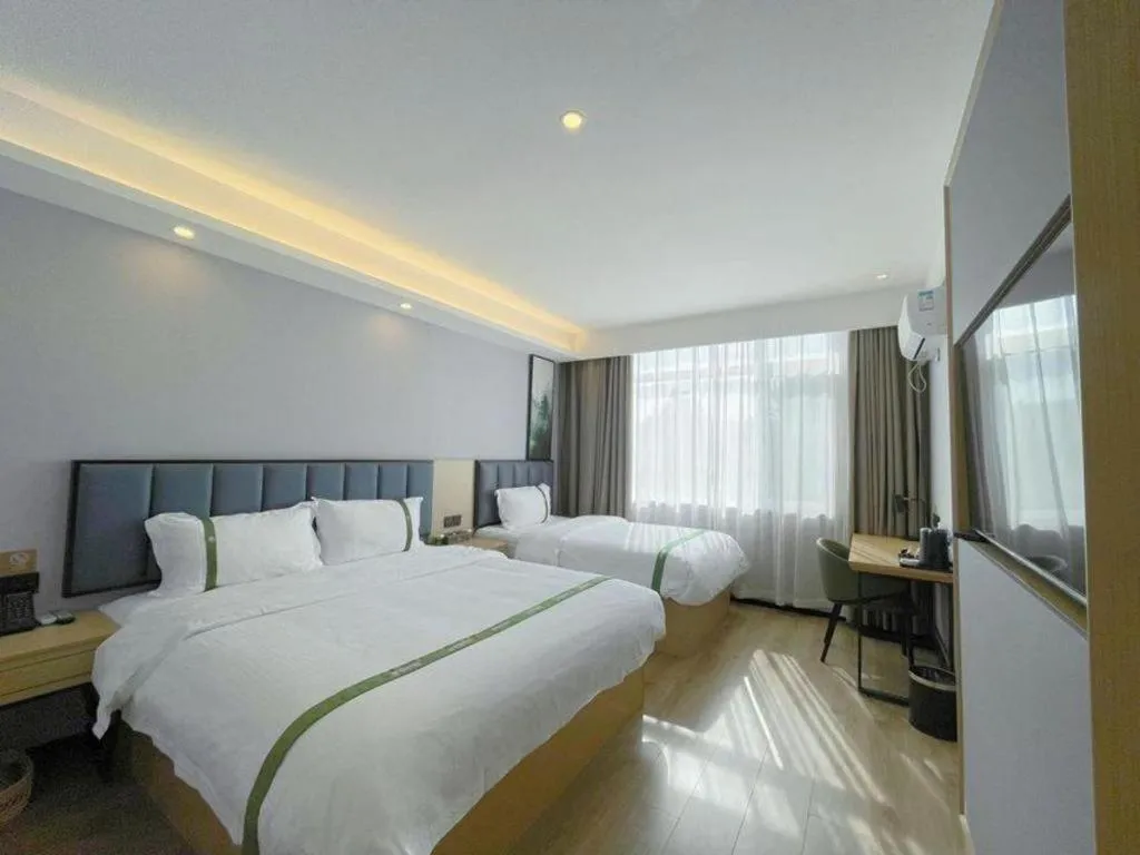 Bed in GreenTree Inn Express Qingdao Jiaodong International Airport