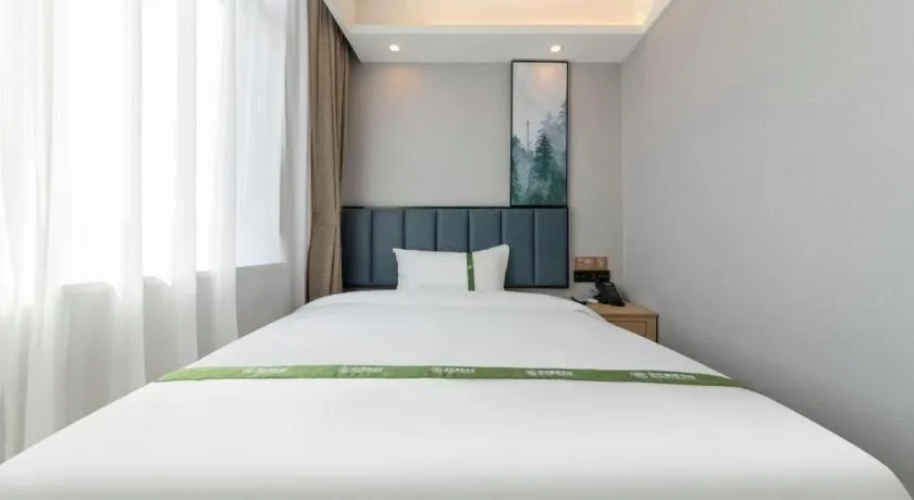 Bed in GreenTree Inn Express Qingdao Jiaodong International Airport
