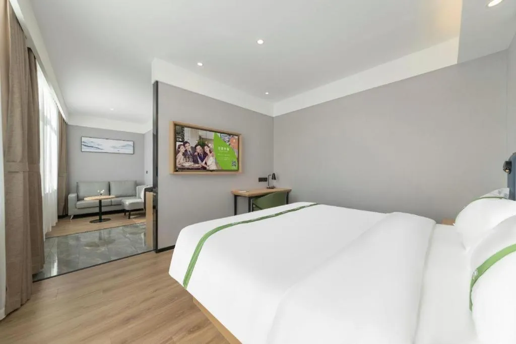 Bed in GreenTree Inn Express Qingdao Jiaodong International Airport