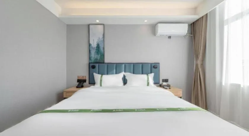 Bed in GreenTree Inn Express Qingdao Jiaodong International Airport